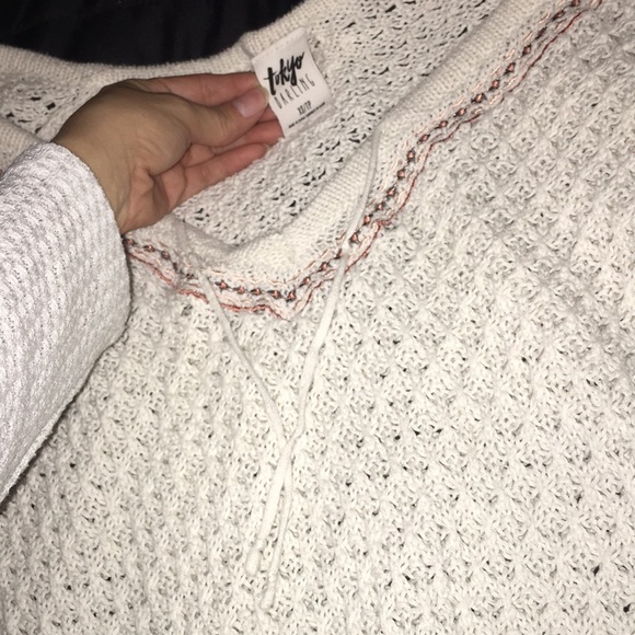 ⭐️White Knit Top⭐️ - Picture 2 of 4